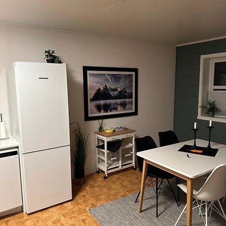 Leilighet I Rolig Gate Med Utsikt Og Gratis Parkering Apartman Tromsø Kültér fotó