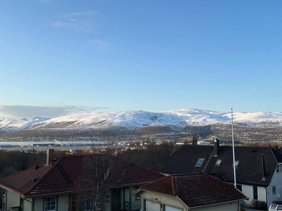 Leilighet I Rolig Gate Med Utsikt Og Gratis Parkering Tromsø Kültér fotó