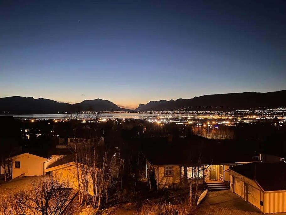 Leilighet I Rolig Gate Med Utsikt Og Gratis Parkering Tromsø Kültér fotó
